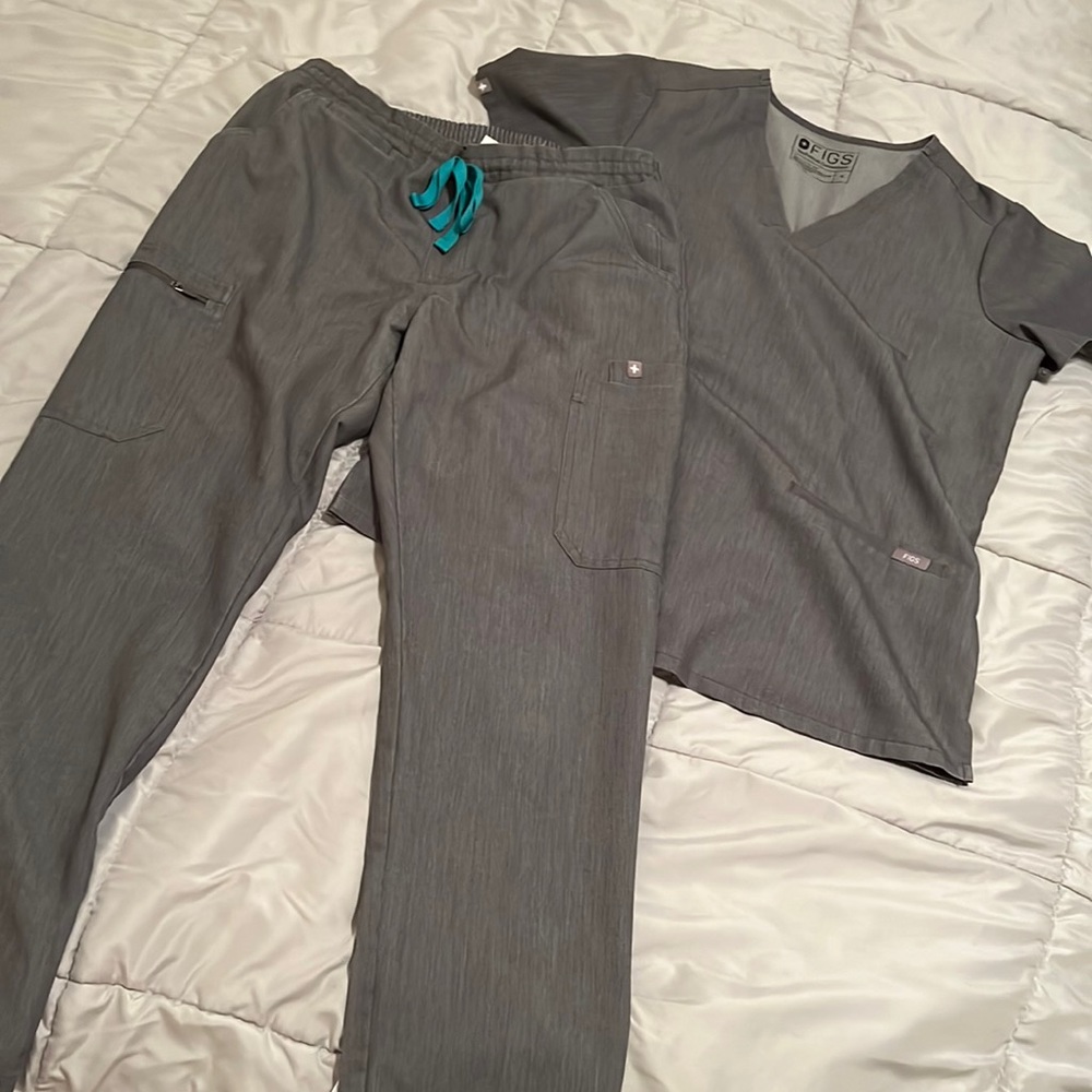FIGS Heathered Grey Yola Skinny Set